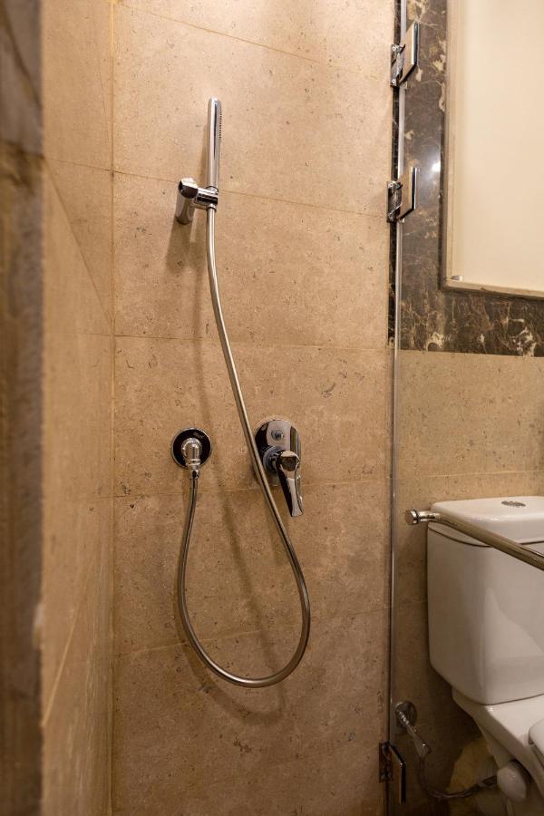 Apartment Marron 5 New